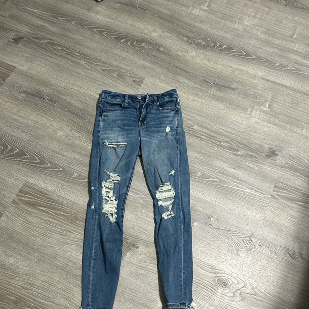 American Eagle Skinny Ripped Jeans. Size 2